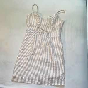 a perfect dress for the summer, crème and white striped dress🌸